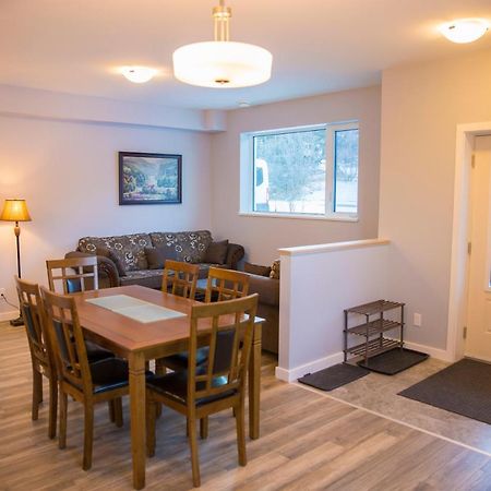 Downtown Whitehorse 4 Bedrooms Deluxe Condo Екстериор снимка