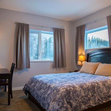 Downtown Whitehorse 4 Bedrooms Deluxe Condo Екстериор снимка