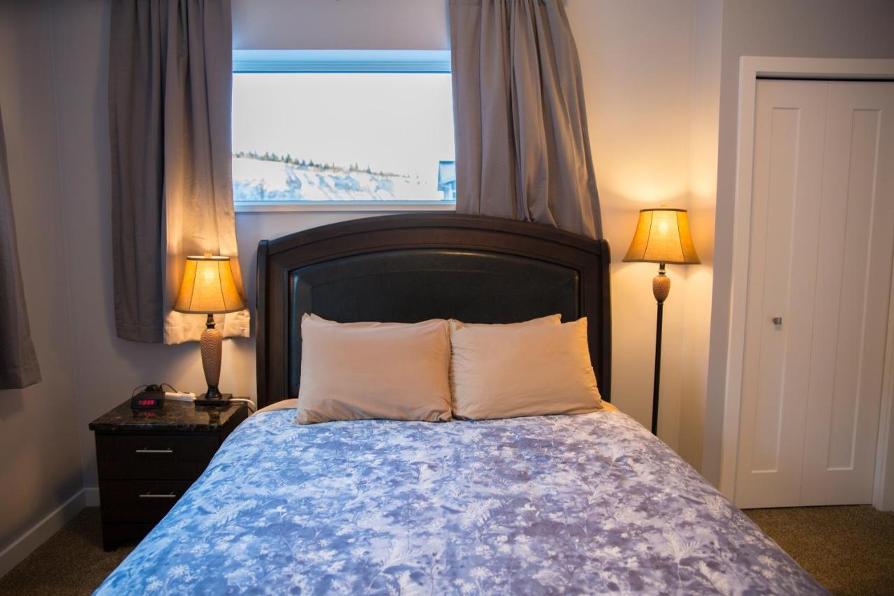 Downtown Whitehorse 4 Bedrooms Deluxe Condo Екстериор снимка