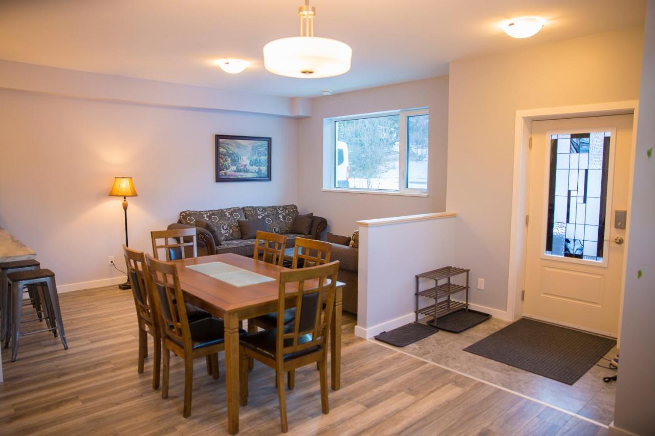 Downtown Whitehorse 4 Bedrooms Deluxe Condo Екстериор снимка