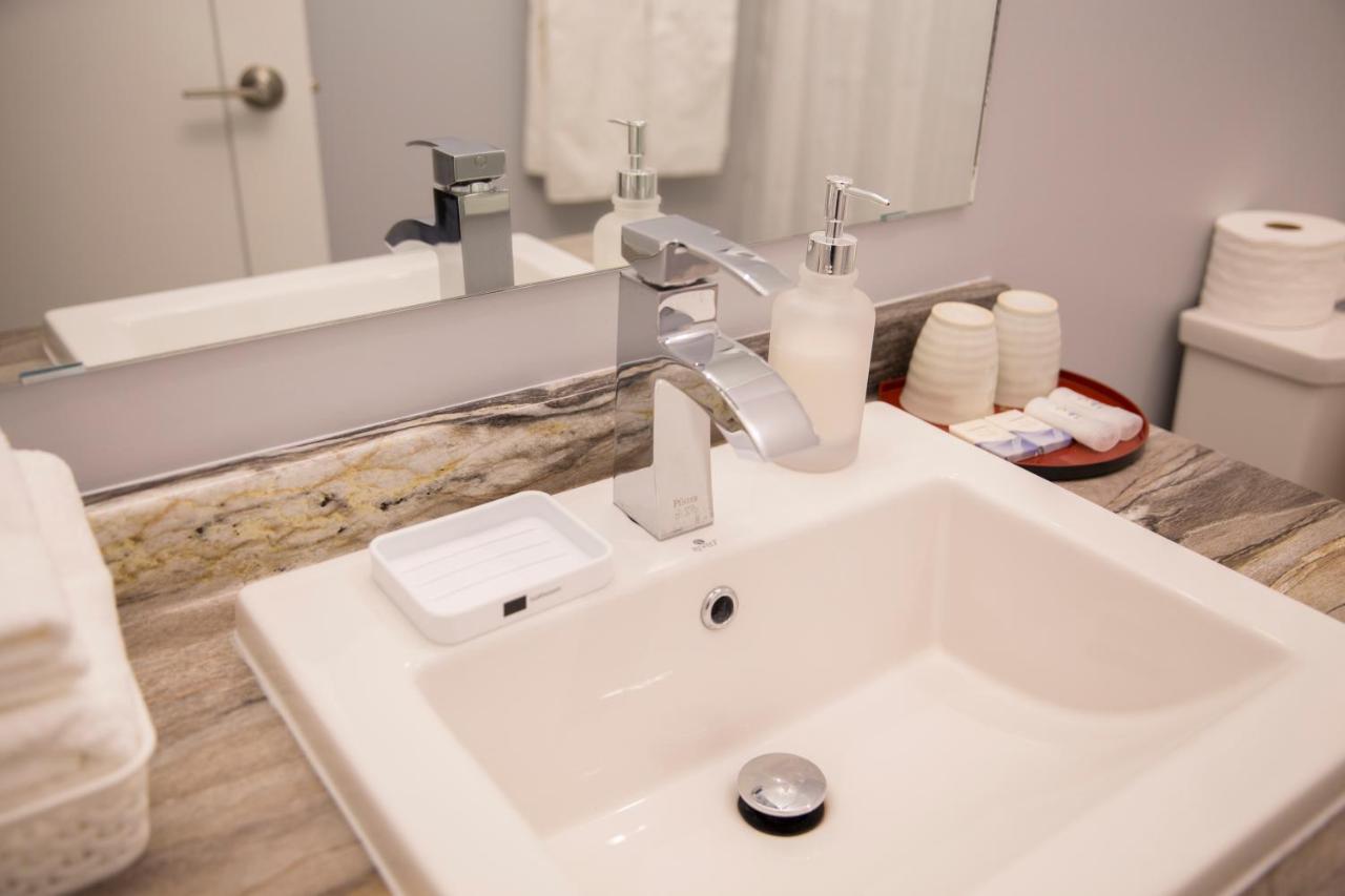 Downtown Whitehorse 4 Bedrooms Deluxe Condo Екстериор снимка